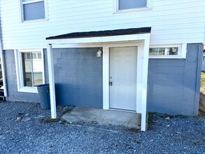 Building Photo - 711 W Eastland Ave