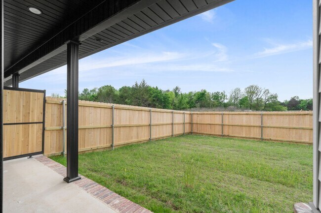 Foto del edificio - Brand New Duplex, 3 Bedroom, Off Chad Coll...