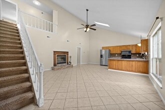 Building Photo - 2107 N Keebler Ave