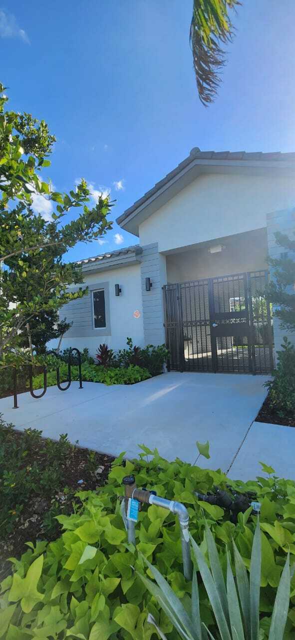 Foto del edificio - 105 SW 184th Pl