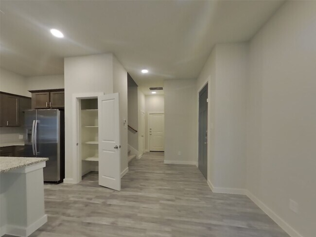 Foto del edificio - 9835 Willow Creek Commerce Dr