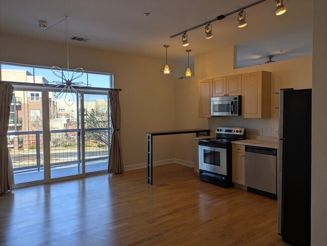 Building Photo - 5677 Park Pl