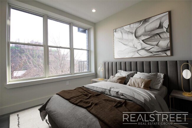 Foto del edificio - Stunning & Spacious NEW 2 BED in Flatbush