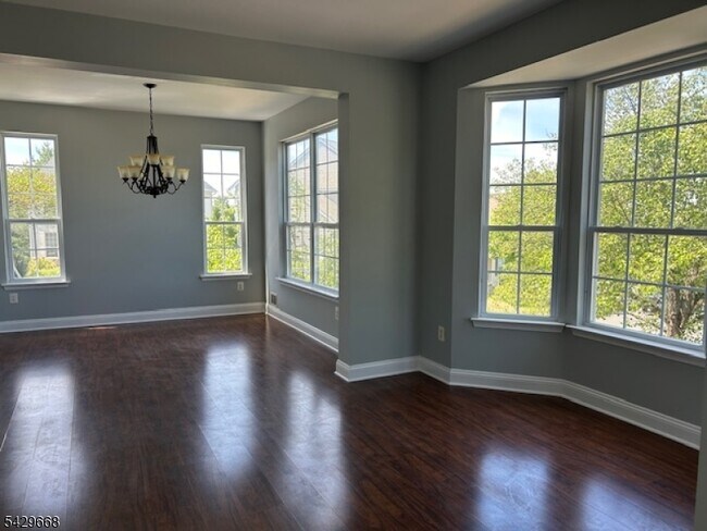 Foto del edificio - 240 Winding Hill Dr