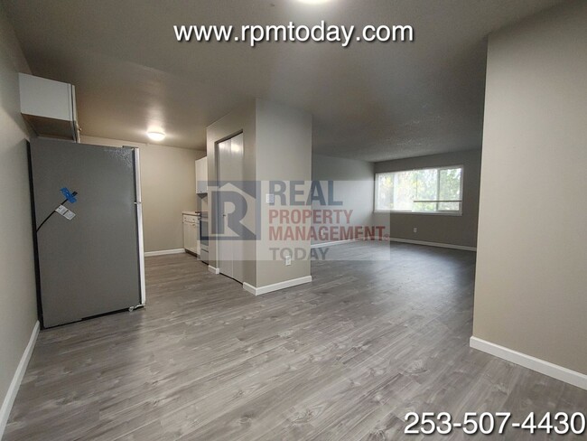 Building Photo - Fully Remodeled 2 Bedroom!