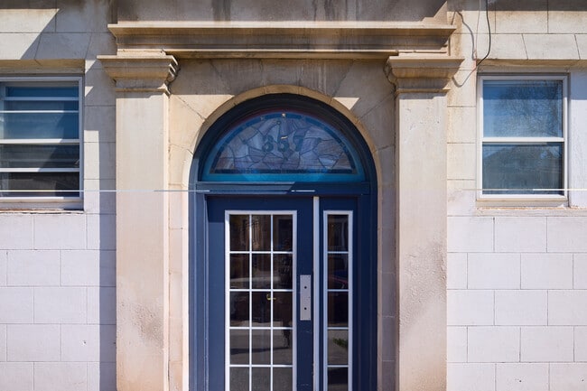 Building Photo - 357 Morris St