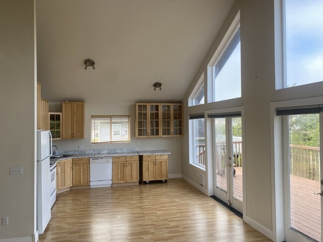 Building Photo - 399 Ocean Shores Blvd SW