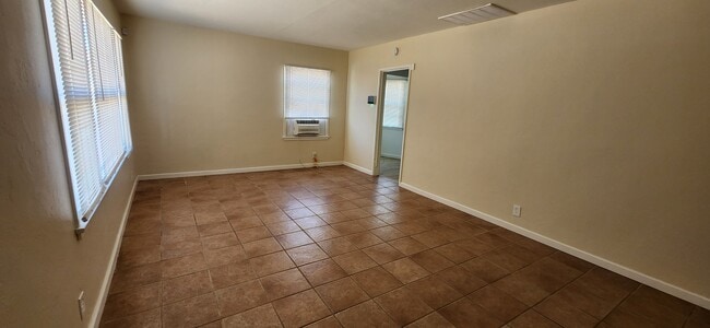 Building Photo - 1725 Bernard St