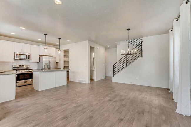 Foto del edificio - 3 Bedroom 2.5 Bathroom Home in Eagle Mountain!