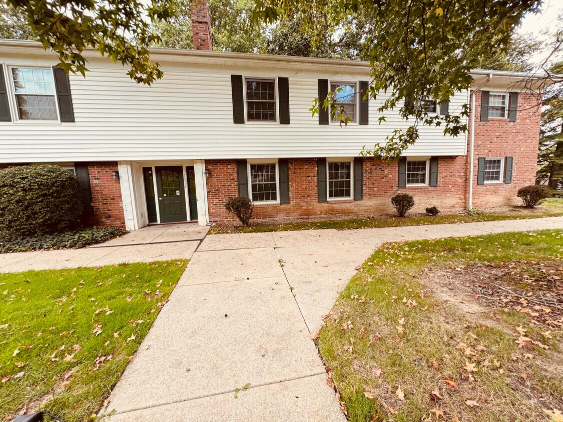 Primary Photo - 7025 Carriage Hill Dr