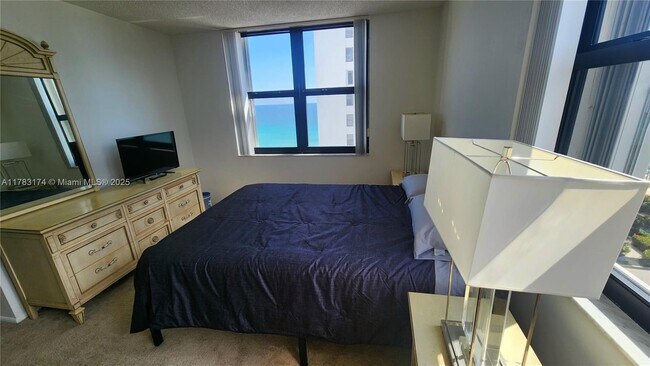 Foto del edificio - 2401 S Ocean Dr