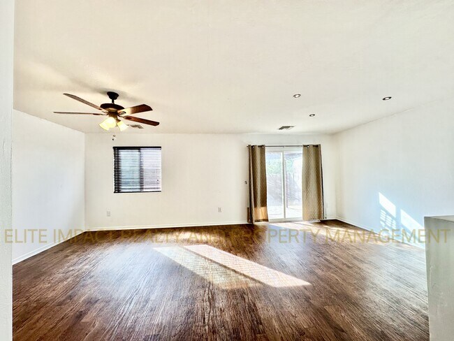 Foto del edificio - 5210 E Desert Straw Ln