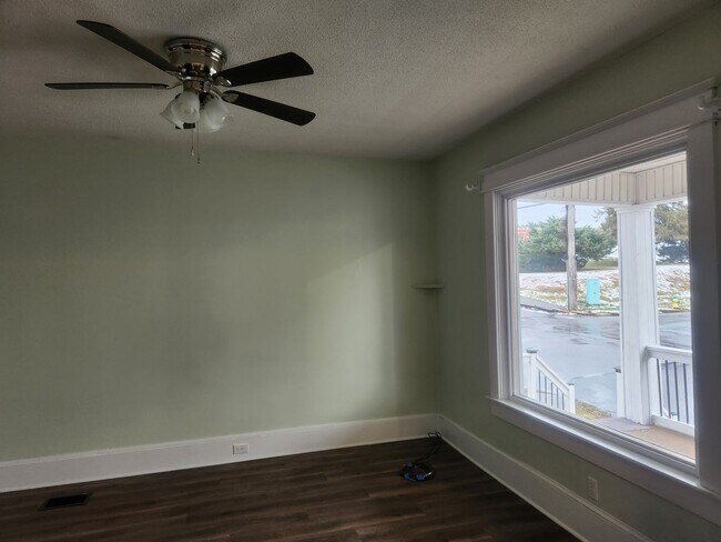 Building Photo - Beautiful 3 Br in Altoona