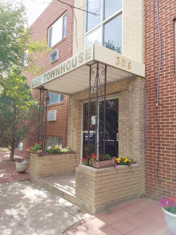 Foto principal - 306 E 18th St