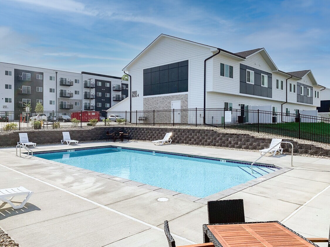 District 42 Apartments & Townhomes Sioux City, IA