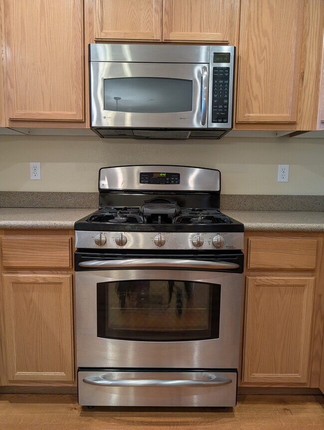 Oven with warming drawer and range with griddle - 2631 E 15th St