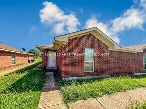 Building Photo - 858 Potomac Dr