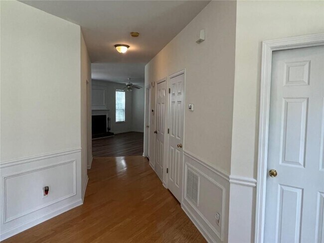 Foto del edificio - 421 Holland Springs Dr NW