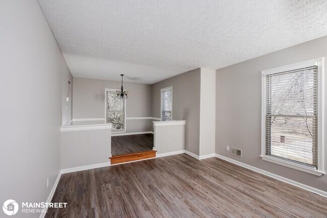 Building Photo - 5904 BLUFFINGTON CT, LOUISVILLE, KY 40291