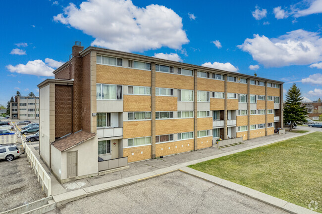 Building Photo - Hillsboro Place