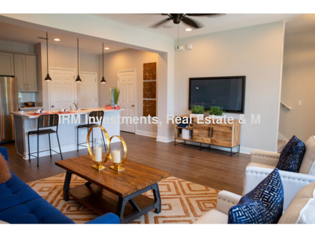Foto del edificio - 2 bed 2.5 bath townhome 2 car garage