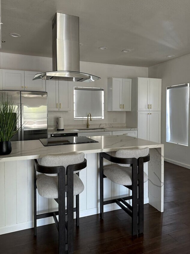 Foto principal - 8020 E Thomas Rd