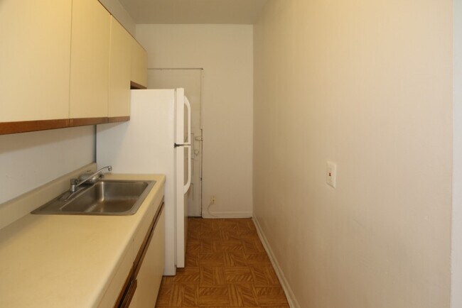 Building Photo - 3028 N Halsted St