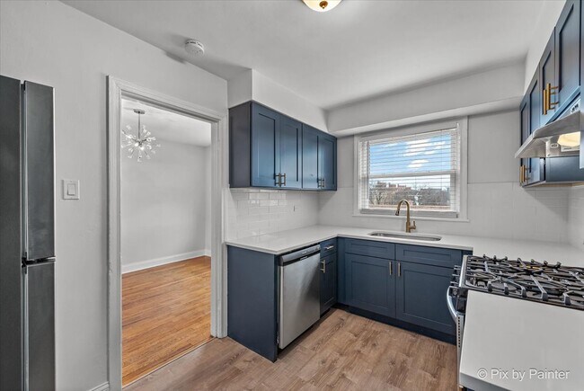 Foto del edificio - 2721 W Berwyn Ave