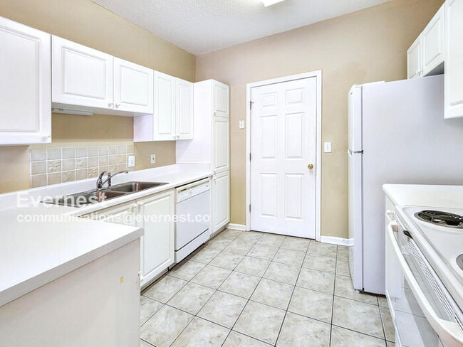 Building Photo - 207 Spring Heights Ln