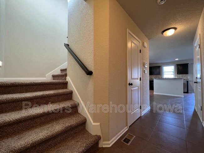 Building Photo - 9565 Red Sunset Ct