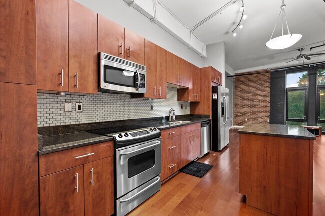 Building Photo - Beautiful Condo in downtown Norfolk!