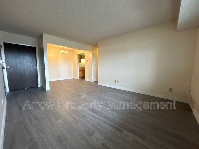 Foto del edificio - 1300 E H St