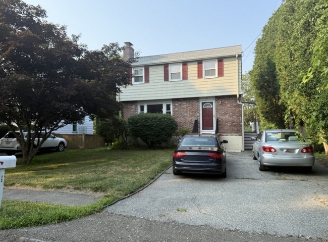 Building Photo - 72 Grassland St