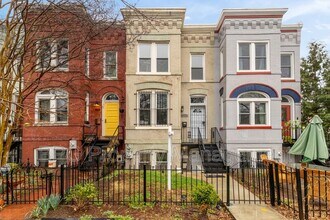 Building Photo - 1033 5th St NE