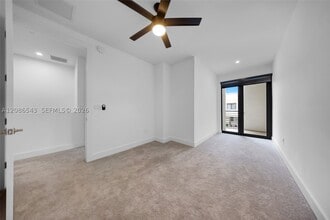 Building Photo - 4133 N Oak Pl