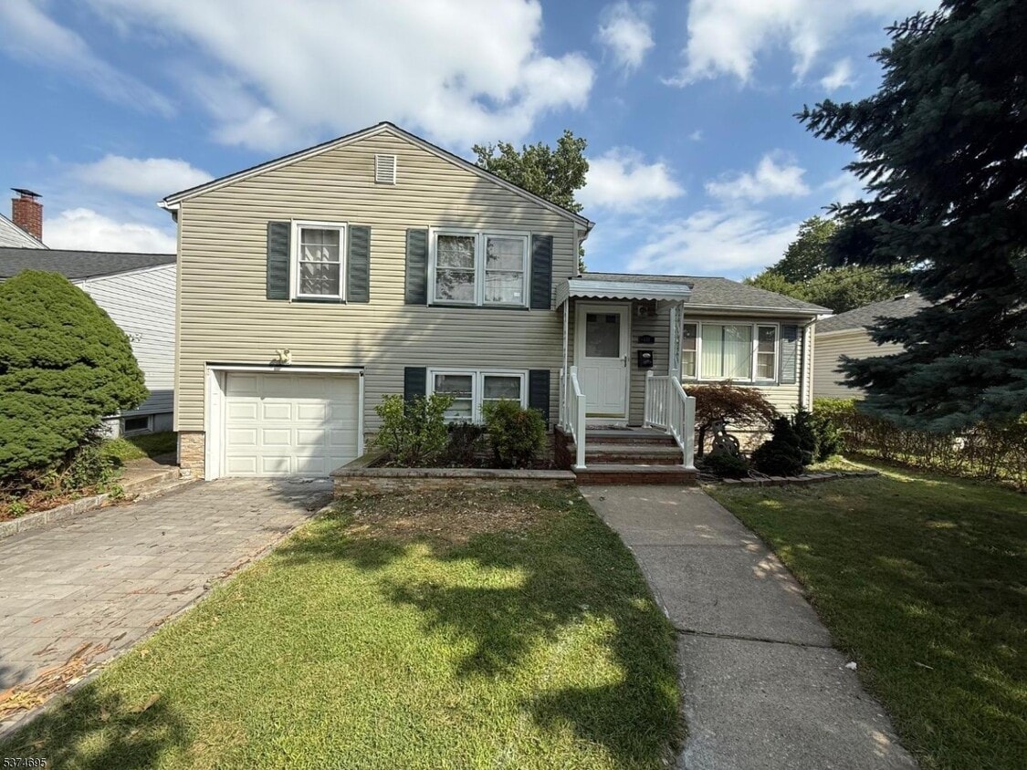 Primary Photo - 439 Morristown Rd