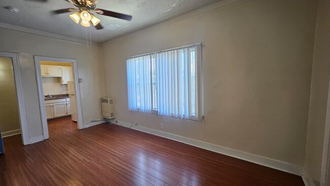 Foto del edificio - 1005 W 23rd St