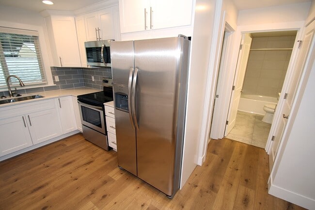 Building Photo - FULLY RENOVATED 2 BED, 2 BATH FACTORIA CON...