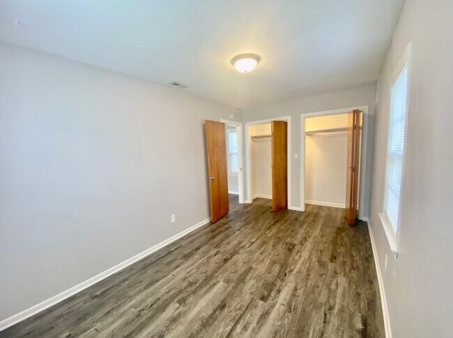 Foto del edificio - 1 Bed, 1 Bath downstairs Unit in Heritage Hill – Private Entry & Prime Location