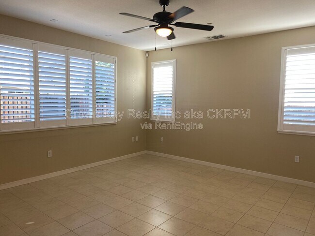 Foto del edificio - 18344 Spence Ave