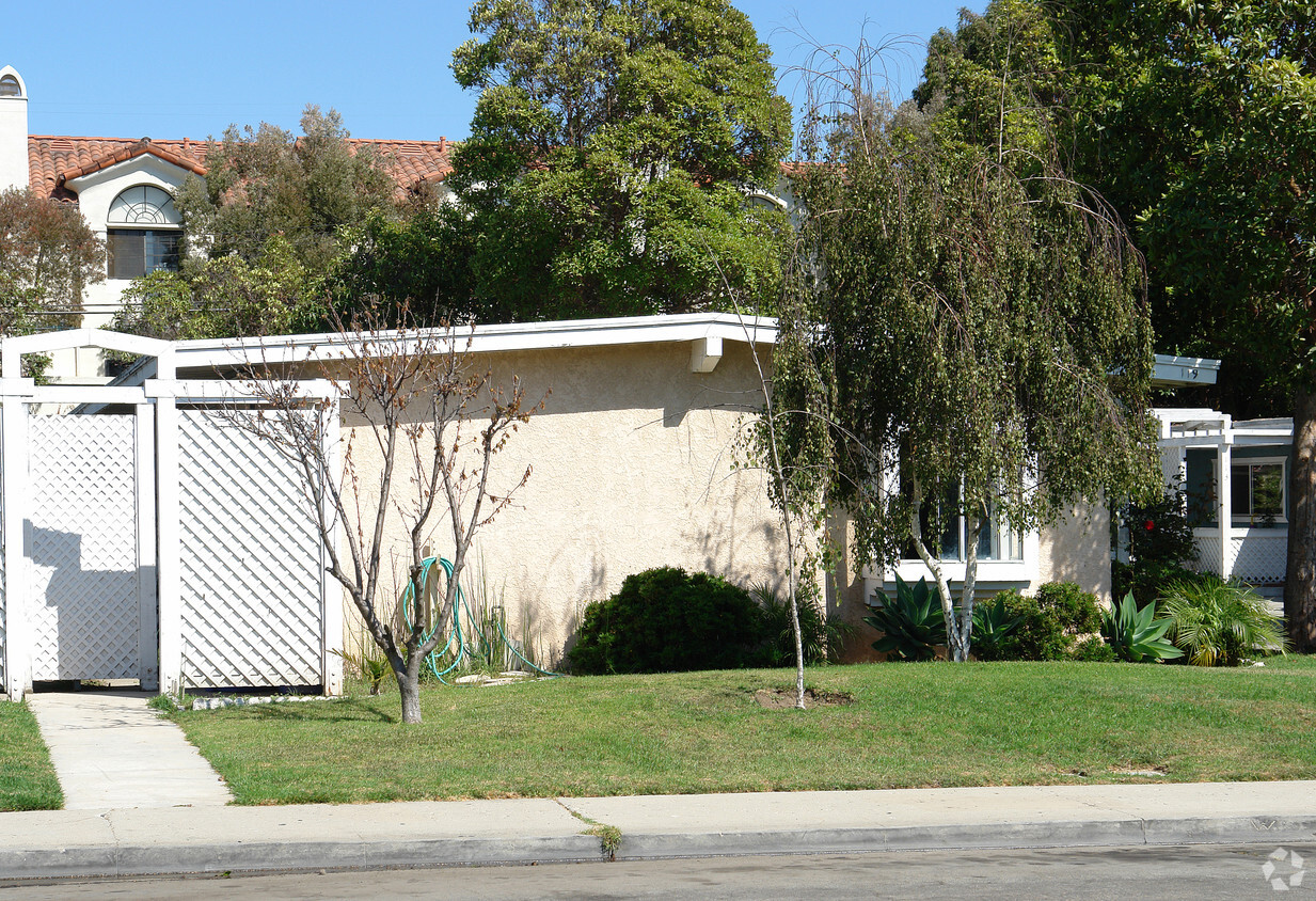 Building Photo - 117-119 Ann Ave