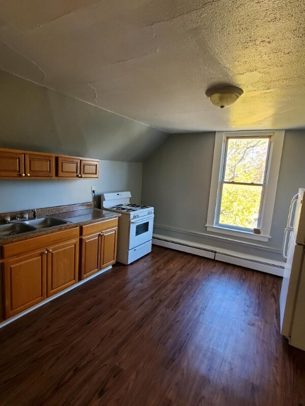 Primary Photo - 612 Broad St