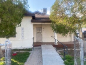 Building Photo - 1407 E San Antonio Ave