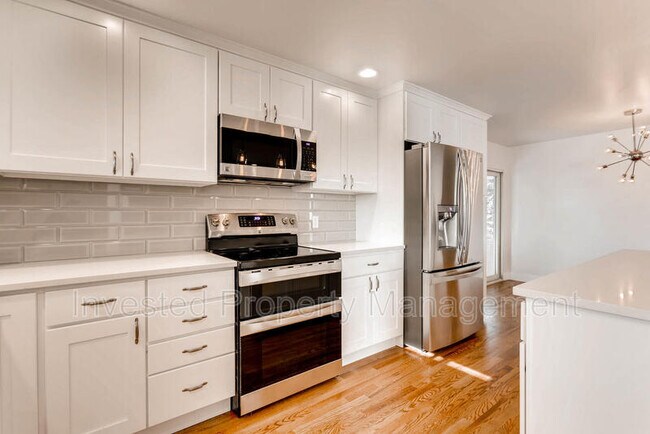 Building Photo - 2637 S Tennyson Way