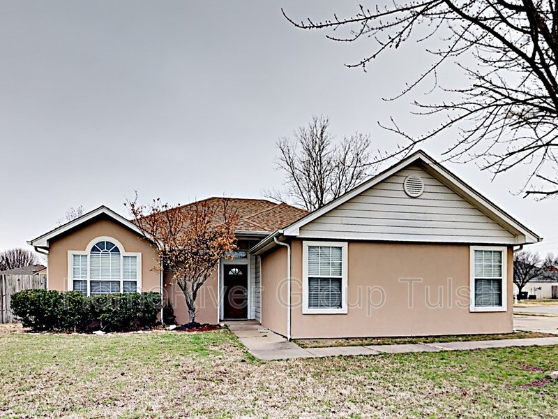 Foto principal - 10419 E 96th Pl N