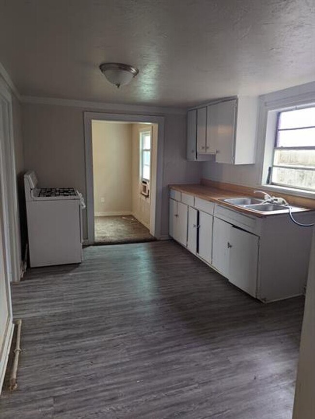 Foto del edificio - 2 Bed House with Large Yard