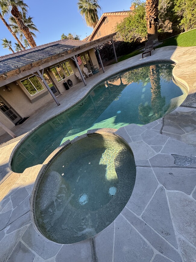 Building Photo - 69858 Brookview Way