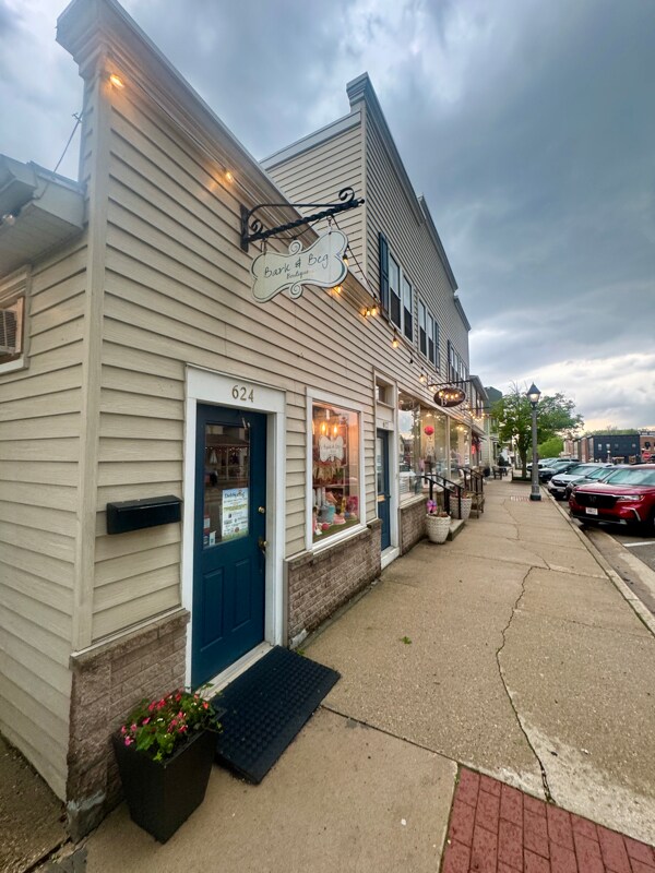 Foto del edificio - 622 Milwaukee St