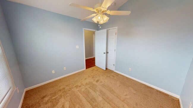 Foto del edificio - 4 Bedrooms in Established Hope Mills Commu...