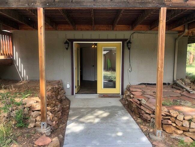Entry - 2910 Aspen Dr